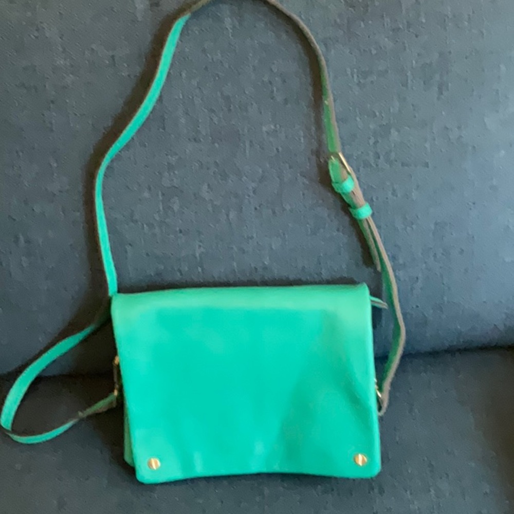 Street level croosbody.